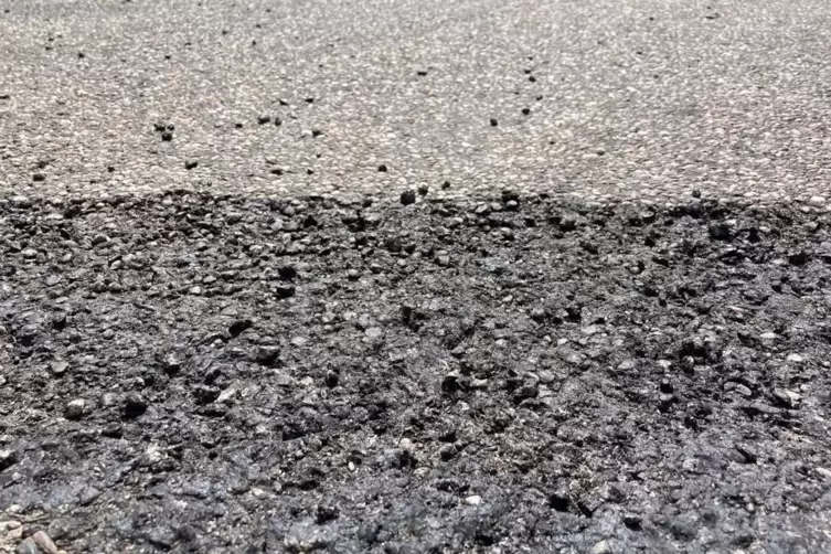 Laut LBM sind das nur leichte oberfl&auml;chliche Sch&auml;den. 