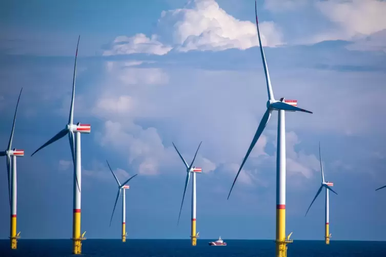 Die BASF braucht enorme Mengen Strom aus erneuerbaren Energien, die vor allem von riesigen Windkraftanlagen auf dem Meer kommen 