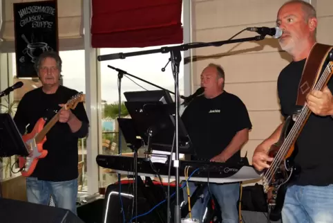 Flashback überzeugte das Publikum in Kuchems Brauhaus. Von links: Werner Hammer, Joachim Hemmer und Holger Linn. 