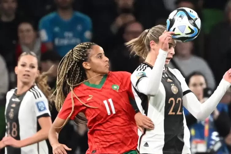 Hoher Auftaktsieg: Jule Brand (rechts) besiegt mit Deutschland die Marokkanerinnen 6:0.