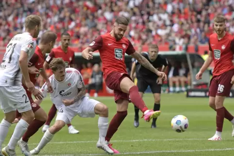 Zum Auftakt in Liga ZWei empfängt der FCK St. Pauli. 