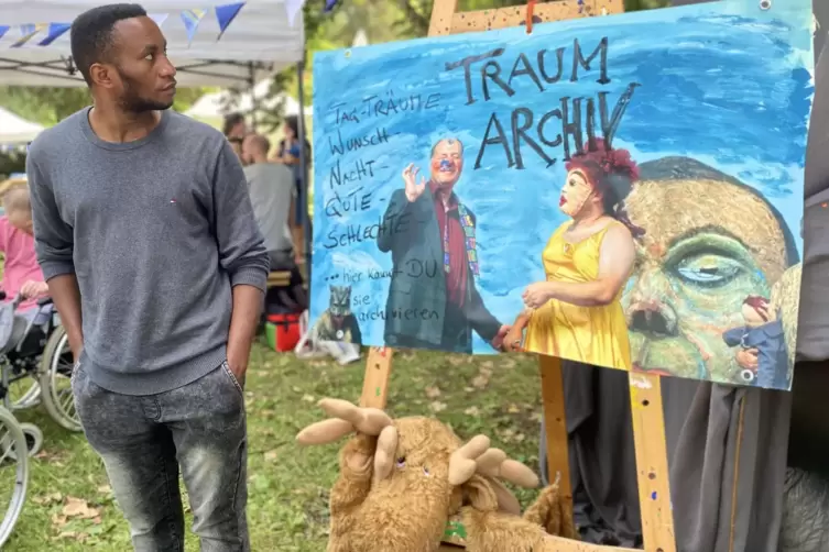 Vertr&auml;umter Blick auf das &bdquo;Traum-Archiv&ldquo;, das ebenfalls in einer der vier Tage lang t&auml;tigen Kreativgruppen entstanden ist.