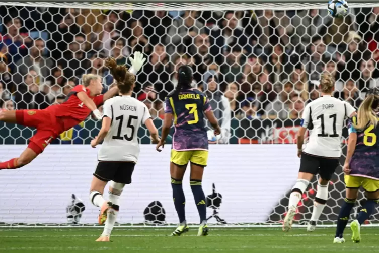 Der erste Tiefschlag für die deutsche Auswahl bei dieser WM: Linda Caicedo (nicht im Bild) trifft zum 1:0.