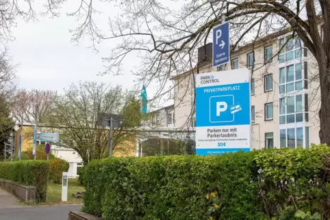 Eingang zurm Krankenhaus. 