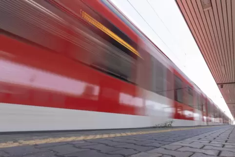 Entfallen nachts: einige S-Bahnen der Linie S6.
