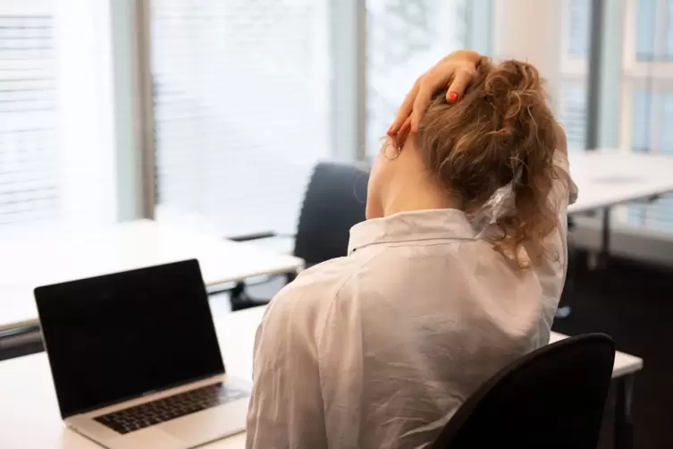 Der Arbeitsplatz als Gym: Kleine Fitness&uuml;bungen f&uuml;rs B&uuml;ro