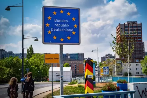 Die Stadtbrücke verbindet Frankfurt (Oder) mit dem polnischen Slubice. Die Bundespolizei hat die Verbindung im Blick.