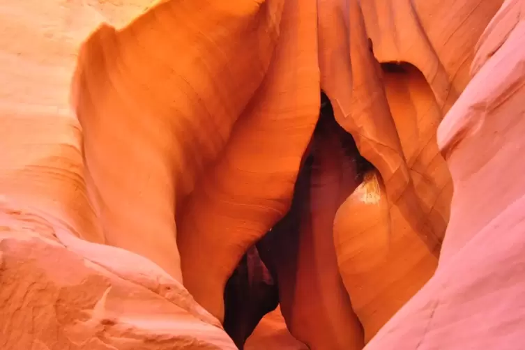 Eine Gesteinsformation in einem Canyon in Arizona. 