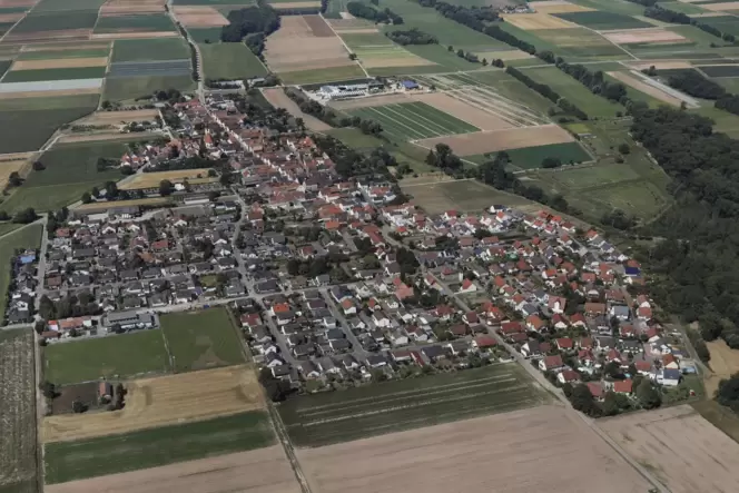 Freisbach aus der Luft. Beim Gemeinderat ist die Luft raus, weil das Land Gemeinden keinen Spielraum mehr ermöglicht. Freisbach aus der Luft. Beim Gemeinderat ist die Luft raus, weil das Land Gemeinden keinen Spielraum mehr ermöglicht.