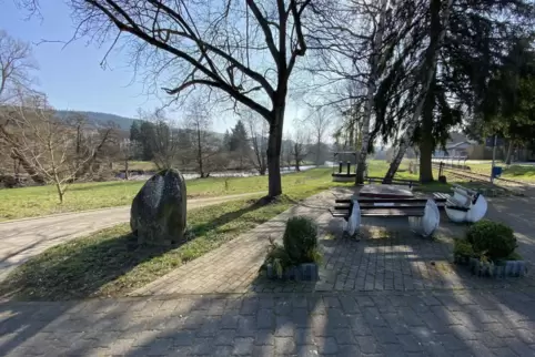 Nahe des Rastplatzes an Draisinenstrecke und Glan-Blies-Radweg könnte ein neuer Dorfplatz in Wiesweiler entstehen. 