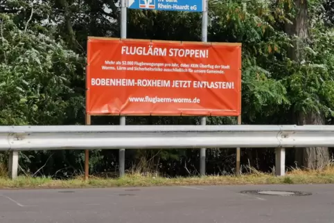 So sah das Banner aus, als es noch heil war. Wurde es aus Ärger über die Bürgerinitiative zerstört? 