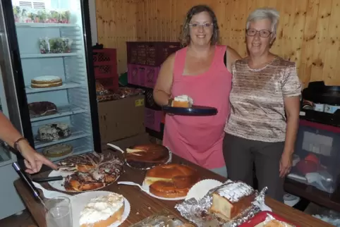 Liane Borger und ihre Tochter Bianca Stuckert backen in dieser Woche rund 15, 20 Kuchen für „Schlaflos im Sattel“. 