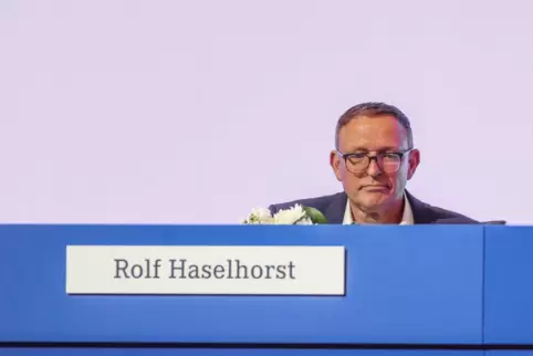 Rolf Haselhorst ist seit 1971 Schalker und lebt seit 1991 in der Pfalz. 