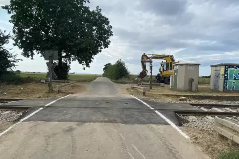 Nach einem schweren Unfall war der Bahnübergang bei Kandel-Höfen komplett erneuert worden. Nun wird er weiter ausgebaut und sich