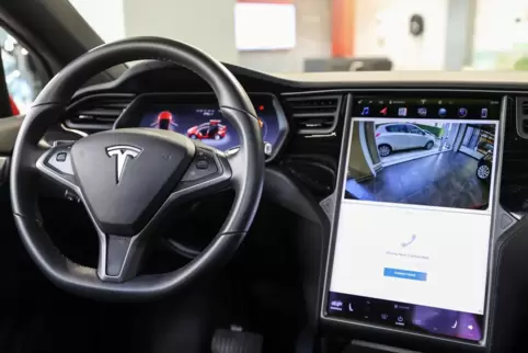 Laut Tesla sind die Kameras nötig, damit die Fahrerassistenzsysteme wie gewünscht funktionieren. 