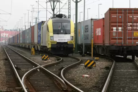 Mehr Güter sollen künftig auf der Schiene transportiert werden. 