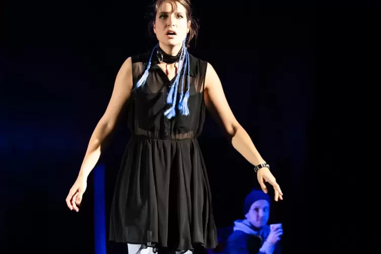 Nicht zu weit vorlehnen: Das Altonaer Theater adaptiert Nick Hornbys Selbstm&ouml;rder-Tragikom&ouml;die &bdquo;A Long Way Down&ldquo;.