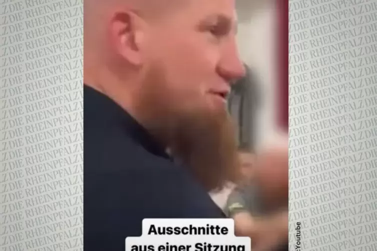 Dieser Ausschnitt eines Youtube-Videos vom Kanal Habibiflo Dawah Produktion soll den Salafisten Pierre Vogel bei einem Vortrag i