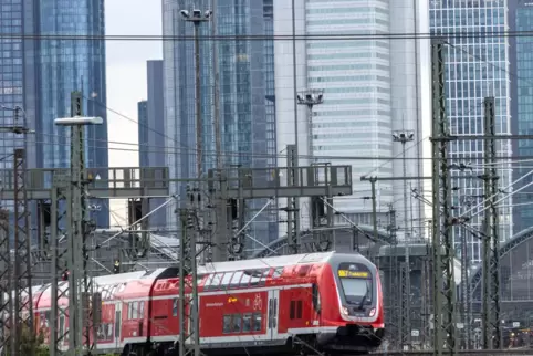 Der Frankfurter Hauptbahnhof lässt sich von Mannheim aus nun manchmal besser mit einem Regionalzug erreichen als mit dem ICE, we