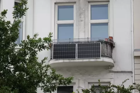Großes Bürger-Interesse: Balkonkraftwerke liefern Sonnenstrom für kleines Geld. 