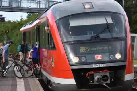 Der Bahnhaltepunkt in Rockenhausen. Dort besteht noch am wenigsten Anlass, sich über die Gleise zu wagen – es gibt nur einen Bah
