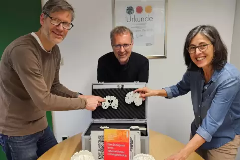 Haben an der RPTU einen Alzheimer-Koffer entwickelt, der in mehreren Bundesländern im Einsatz ist (von links): Christoph Thyssen