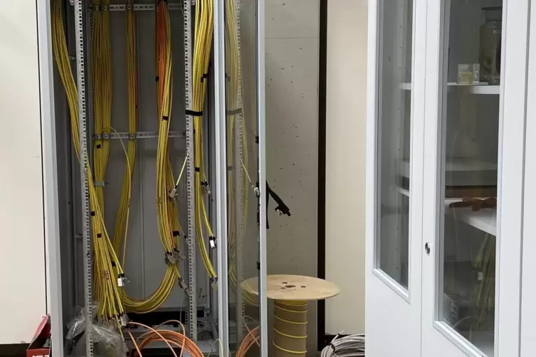 Kilometer an Kabeln werden im OWG f&uuml;r das W-Lan-Netz verlegt. 