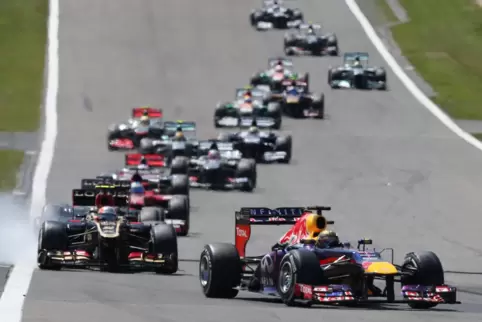 2013 raste die Formel mit Sebastian Vettel an der Spitze um den Nürburgring. 
