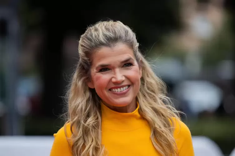 Was machen die Datteln in Anke Engelkes Handtasche? 