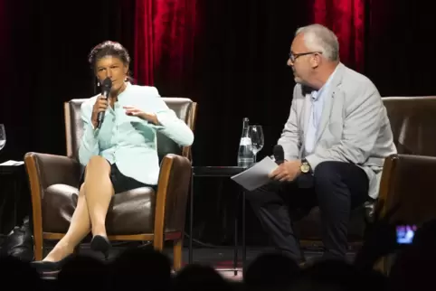 Sind auf einer Linie: Sahra Wagenknecht und Alexander Ulricht im Mai bei einer Veranstaltung in Kaiserslautern. 