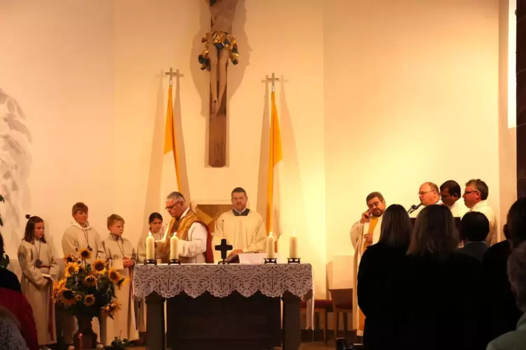 Festgottesdienst zum 100-jährigen Bestehen der Knopper Kirche Sankt Barbara.
