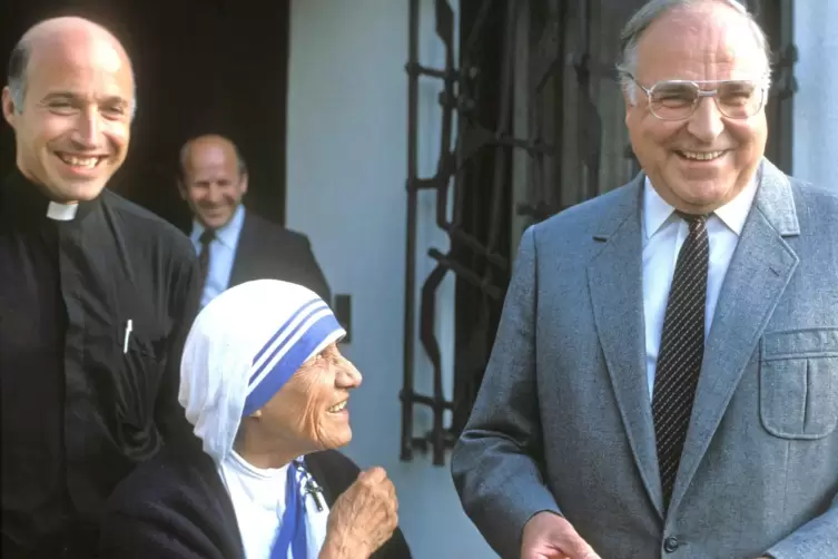 Staatsgäste aus aller Welt, hier Mutter Teresa, waren bei Helmut Kohl zu Besuch in Oggersheim. 