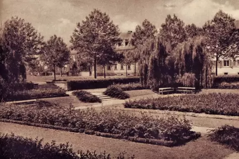 In propagandistischer Absicht war die Grünanlage in Lauterecken im Dezember 1937 in Ludendorff-Platz umbenannt worden. 