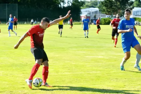 Römerberger Rivalen: Berghausen (rot) und Heiligenstein.