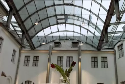 Glasdach über dem Innenhof des Museums am Domplatz: schon nach weniger als 20 Jahren nicht mehr dicht.