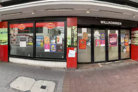 Die Tristesse ist nur oberflächlich: aufgegebener Lebensmittelladen in der Fußgängerzone.