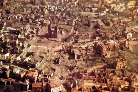  Pirmasens nach der Bombardierung.
