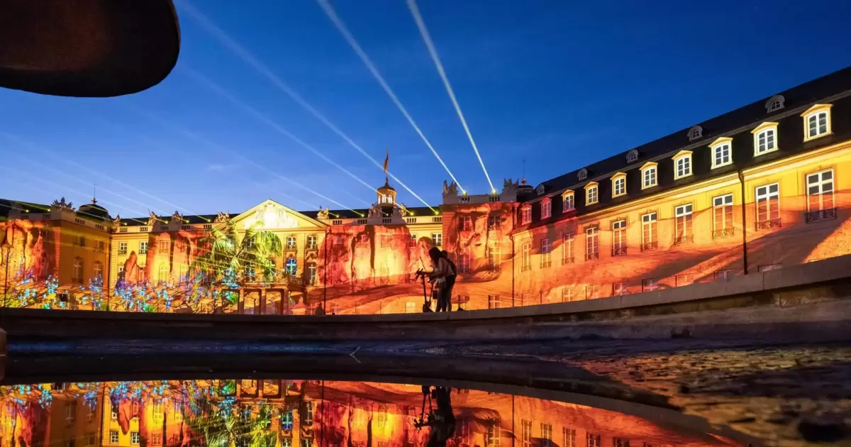 Dikemas dalam Cahaya dan Warna: Pertunjukan Kastil Cahaya Karlsruhe – Seni Media