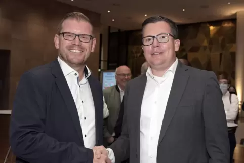 Wirft seinem Nachfolger im Bundestag ein „plumpes Ablenkungsmanöver“ vor: CDU-Chef Torbjörn Kartes (rechts) mit Christian Schrei