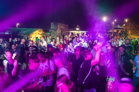 Einen Plan B für schlechtes Wetter gibt es nicht bei „Electronic Castle“. Die Party, hier ein Foto aus den Vorjahren, steigt auc