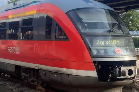 Derzeit halten im Zweibrücker Bahnhof nur Regionalzüge der Linie Saarbrücken-Pirmasens. 2028 soll auch die S-Bahn hier halten. D Derzeit halten im Zweibrücker Bahnhof nur Regionalzüge der Linie Saarbrücken-Pirmasens. 2028 soll auch die S-Bahn hier halten. D