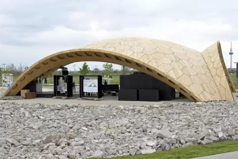 Der Holzpavillon der Metropolregion ist einem Seeigel nachempfunden. Die Steine außenherum sollen das Meer symbolisieren. 