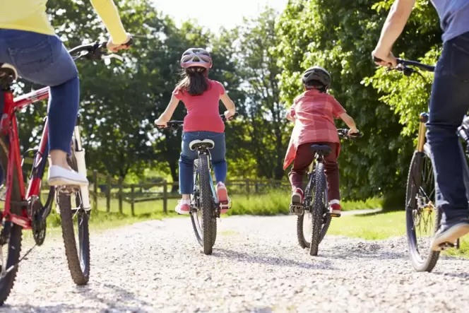 Eine Fahrrad-Tour für die ganze Familie: Von Jockgrim über Kandel nach Wörth zum Altrhein. Eine Fahrrad-Tour für die ganze Familie: Von Jockgrim über Kandel nach Wörth zum Altrhein.