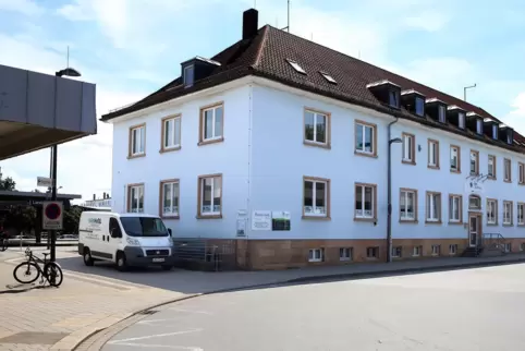 Im Keller dieses Gebäudes am Bahnhof befindet sich eine Moschee, in der der Salafist Pierre Vogel aufgetreten ist. 