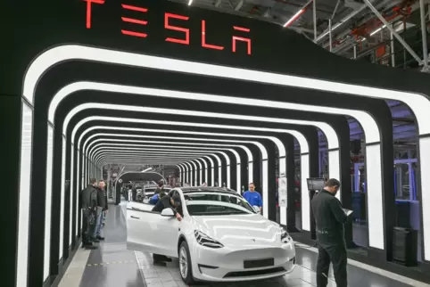 Der US-Elektroautohersteller Tesla will sein Werk in Grünheide östlich von Berlin in großem Stil ausbauen.