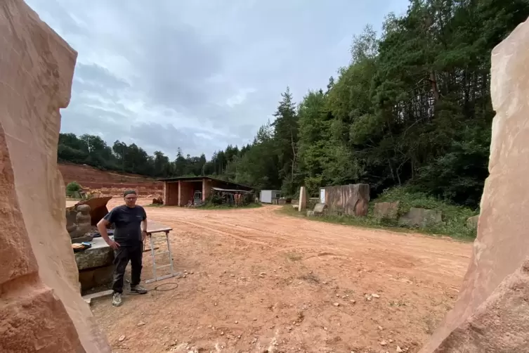 Schreitet man von hinten durch das Kunstwerk, weitet sich der Blick, &ouml;ffnen sich neue Perspektiven.