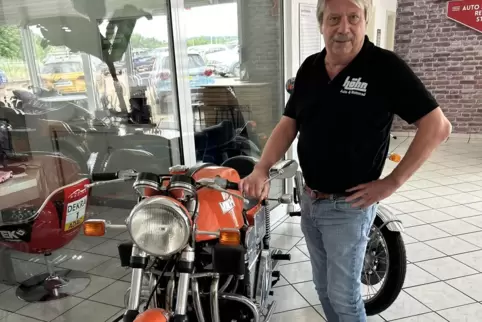 Alten Motorrädern verleiht Horst Höhn neuen Glanz: Die restaurierte Münch ist ein echter Kraftprotz. 