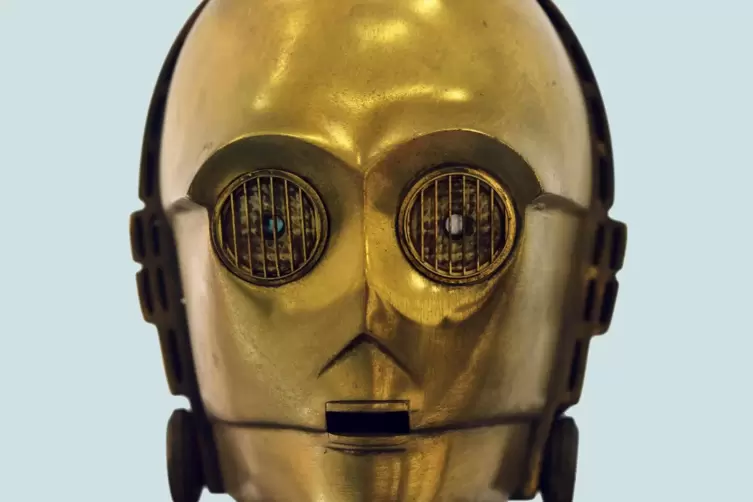 Beim Übersetzen kommt KI schon fast an den beliebten Protokolldroiden C3PO aus den „Star Wars“-Filmen heran.