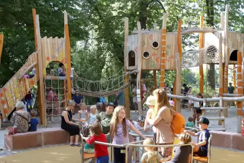 An den Klettertürmen gab es Staus. 