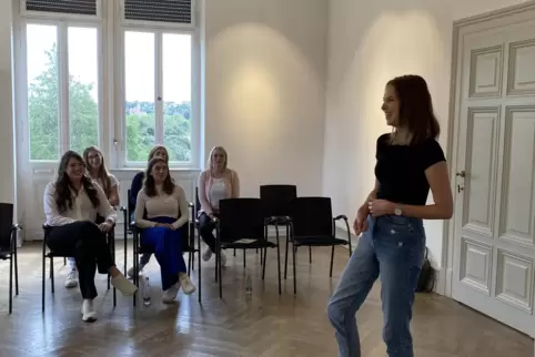 Training ist alles: Lea Baßler beim Vorbereitungsseminar der Kandidatinnen fürs Amt der Deutschen Weinkönigin in dieser Woche. 